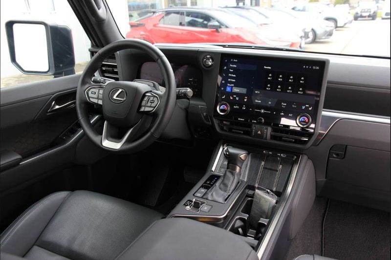 2025 Lexus GX — fotografija 13