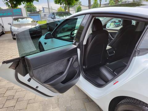 2021 Tesla Model 3 — sličica 17