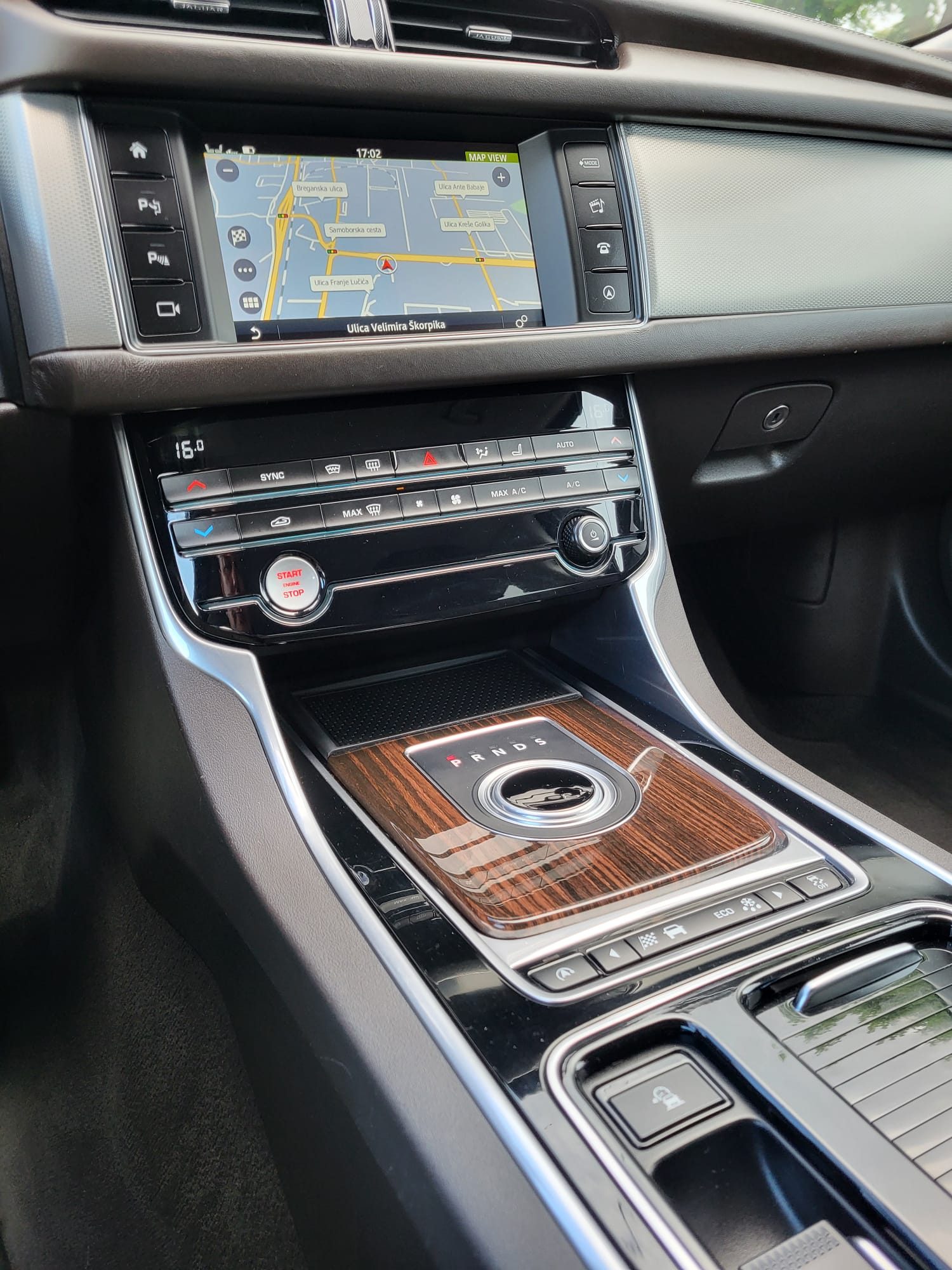 2015 Jaguar XF — fotografija 17