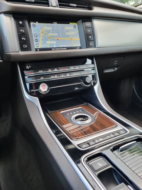 2015 Jaguar XF — sličica 17
