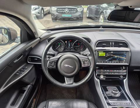 2018 Jaguar XE — sličica 12