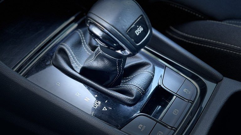 2021 Škoda Karoq — fotografija 13