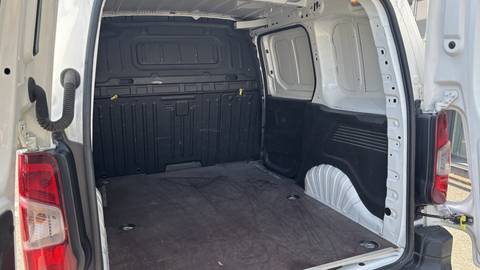 2021 Opel Combo van — sličica 8