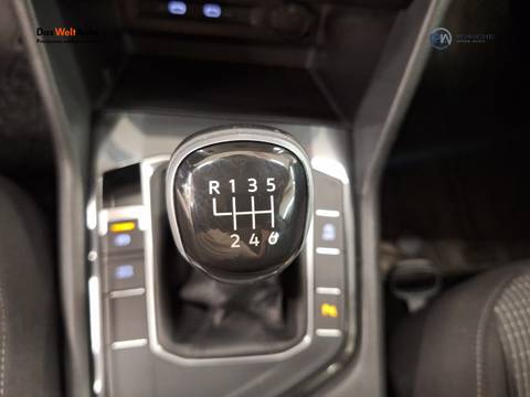 2022 Volkswagen Tiguan — sličica 16