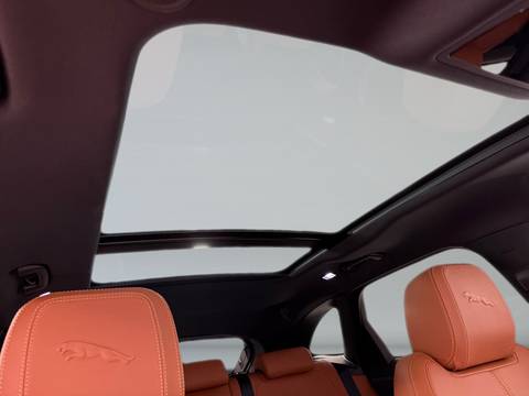 2025 Jaguar F-Pace — sličica 24