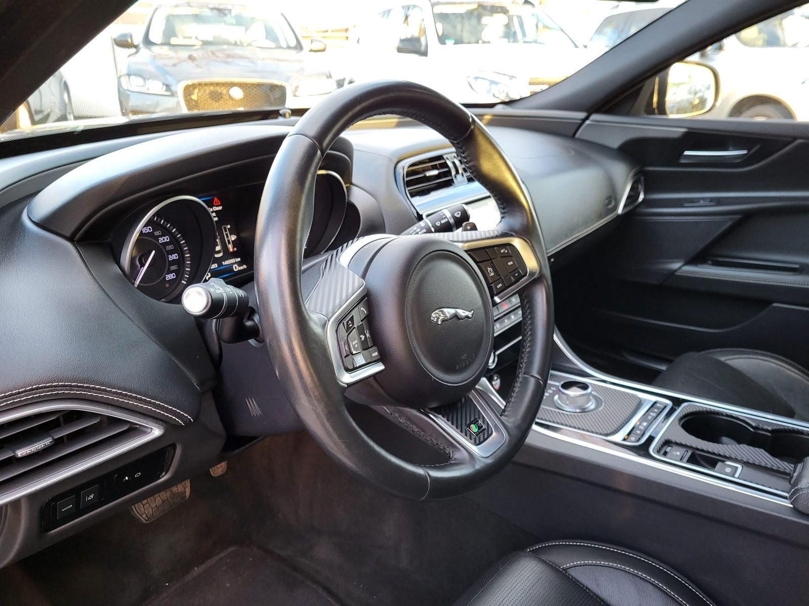 2016 Jaguar XE — fotografija 9