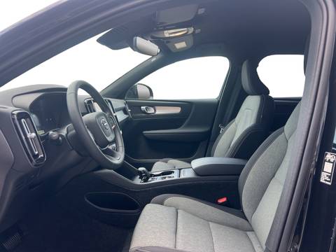 2026 Volvo XC40 — sličica 9