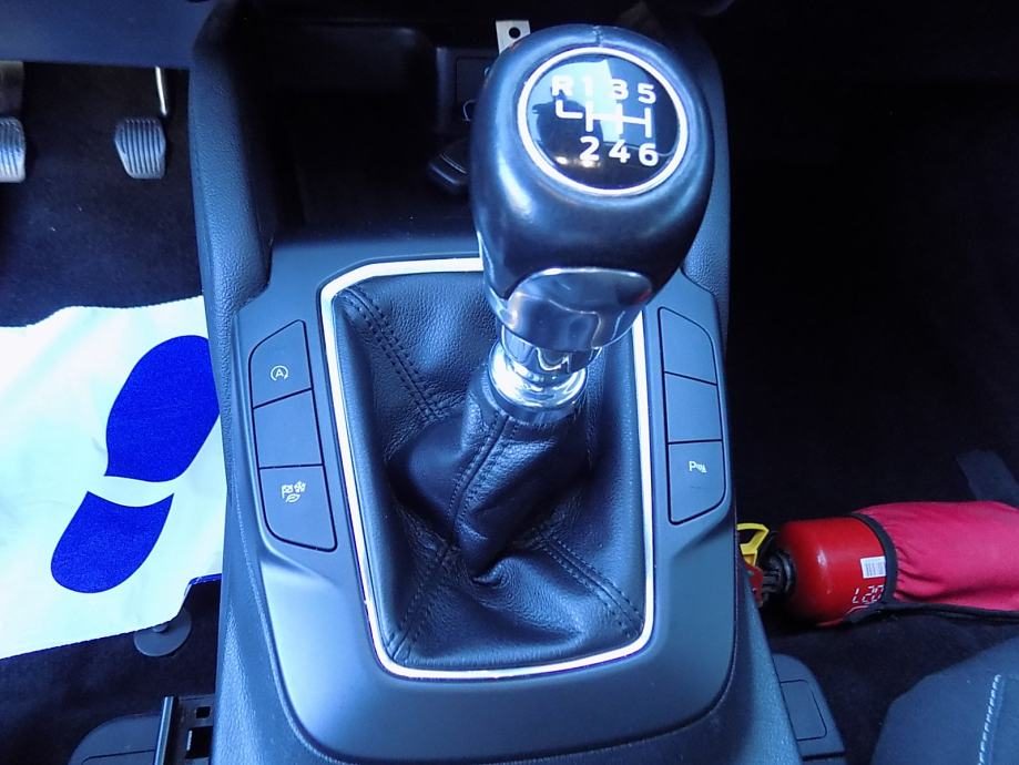 2021 Ford Kuga — fotografija 22
