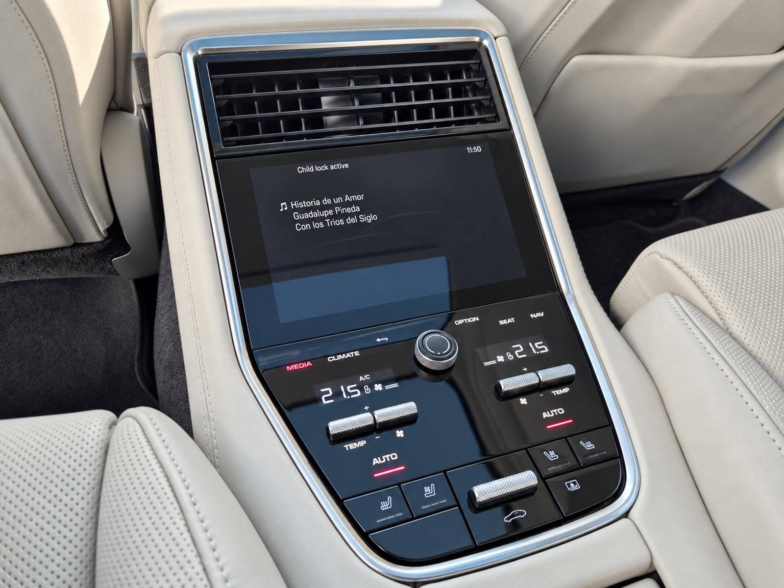 2022 Porsche Panamera — fotografija 24