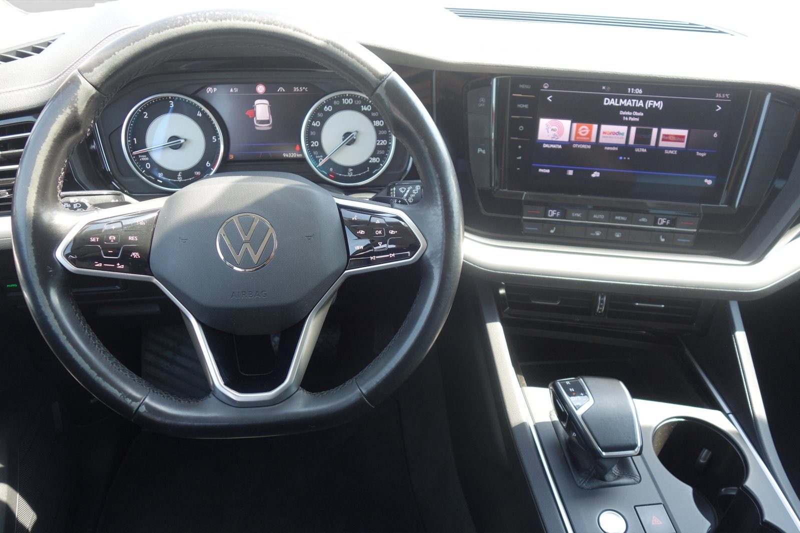 2021 Volkswagen Touareg — fotografija 9