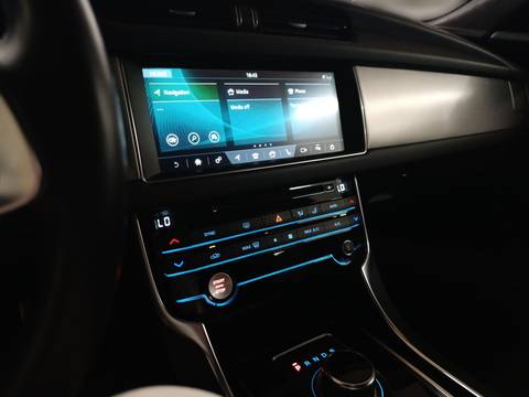 2021 Jaguar XF — sličica 16