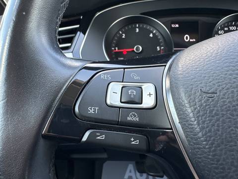 2017 Volkswagen Passat — sličica 28