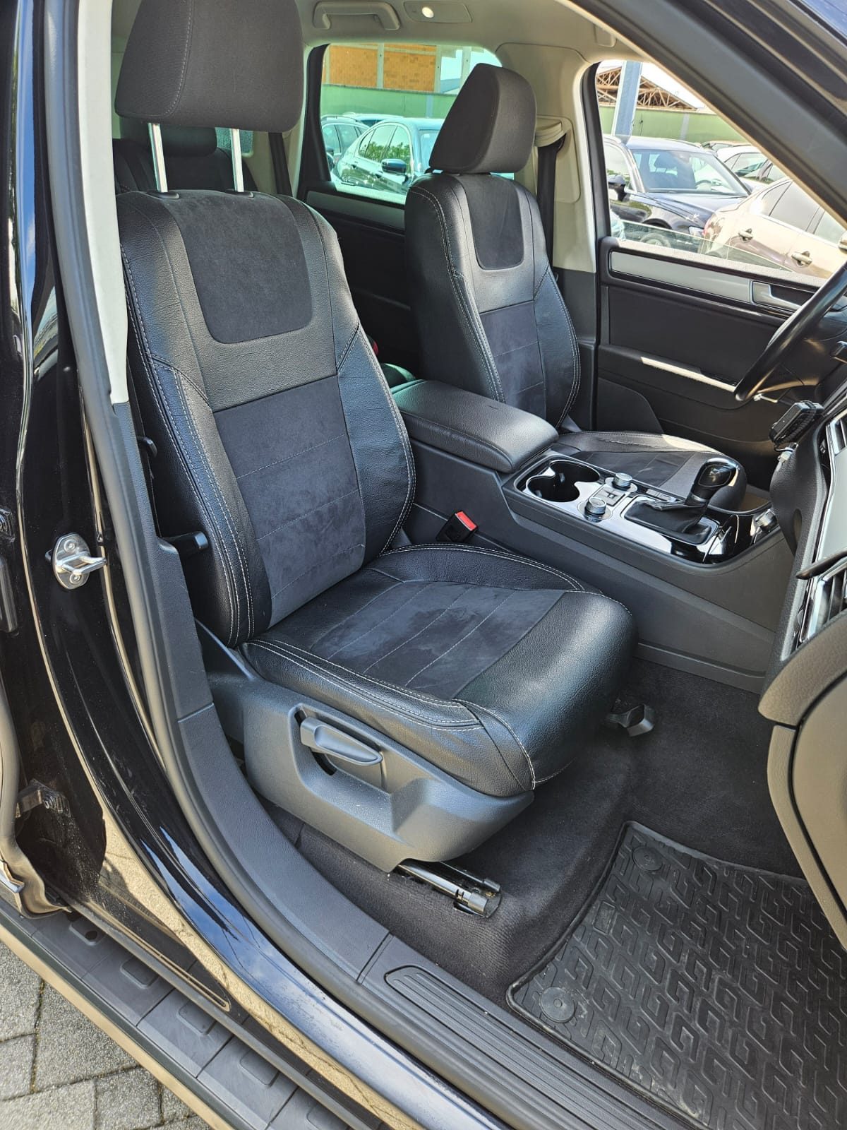 2016 Volkswagen Touareg — fotografija 24