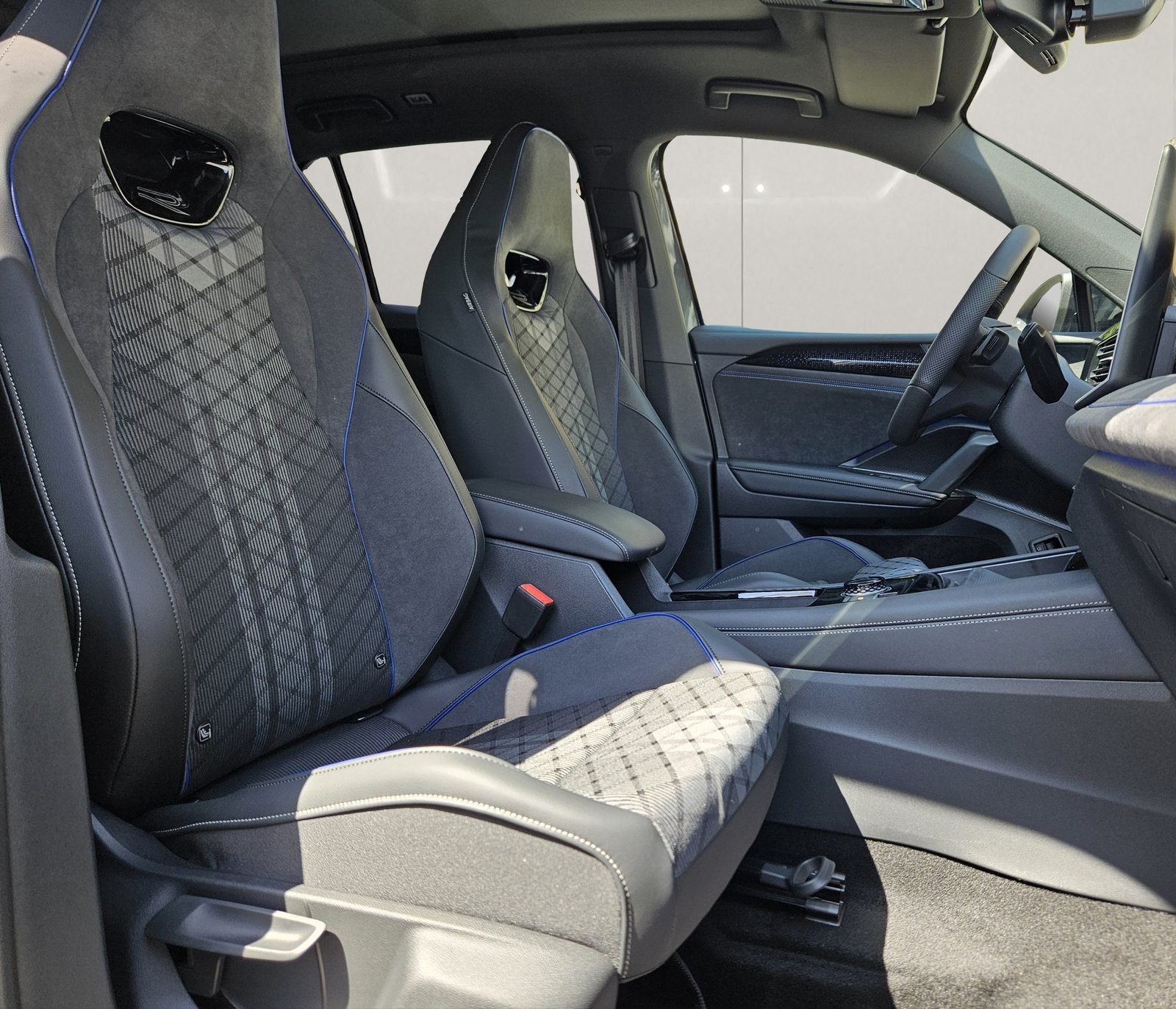 2026 Volkswagen Tiguan R-Line — fotografija 14