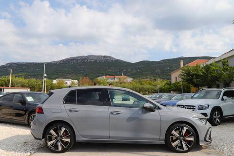 2021 Volkswagen Golf — sličica 2