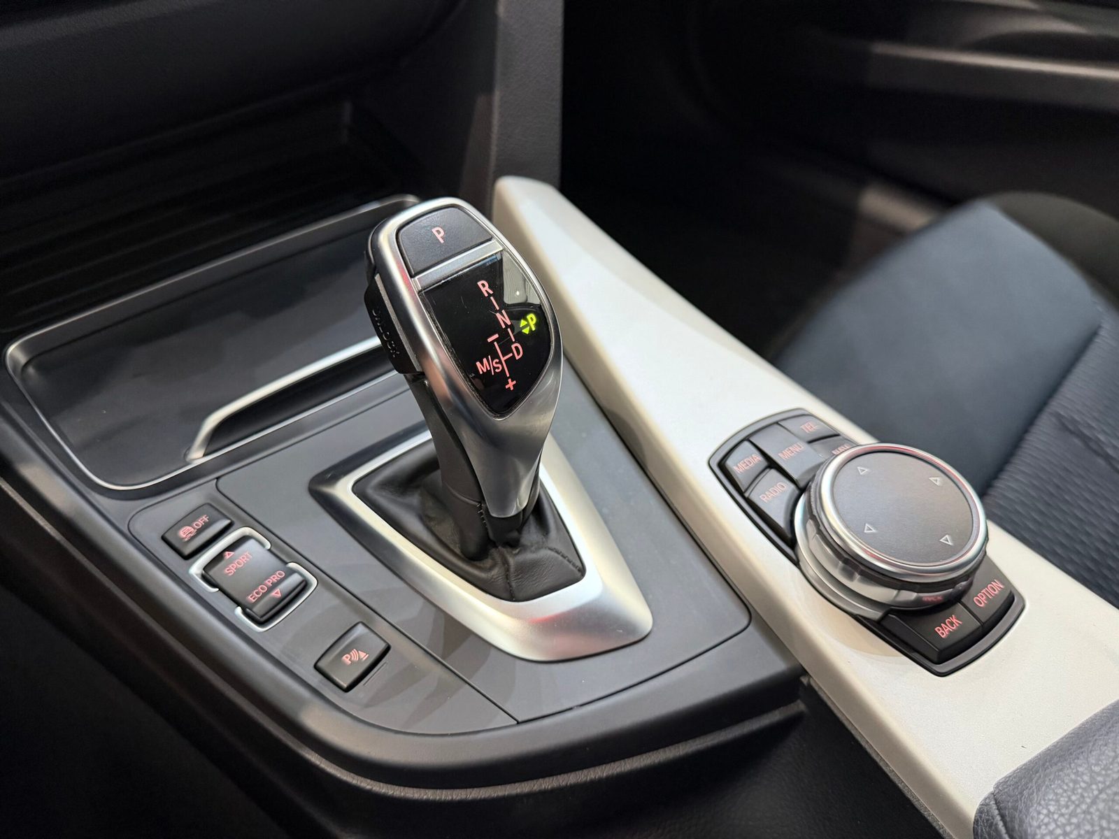 2016 BMW Serija 3 — fotografija 7