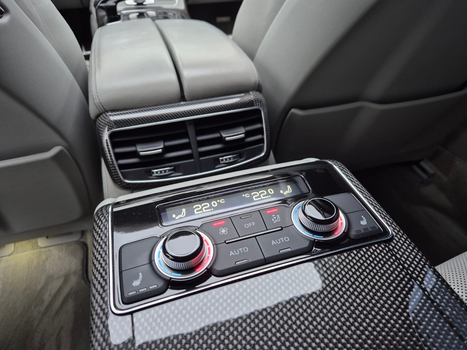 2012 Audi S8 — fotografija 25