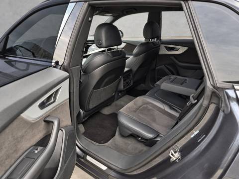 2019 Audi Q8 S line — sličica 14