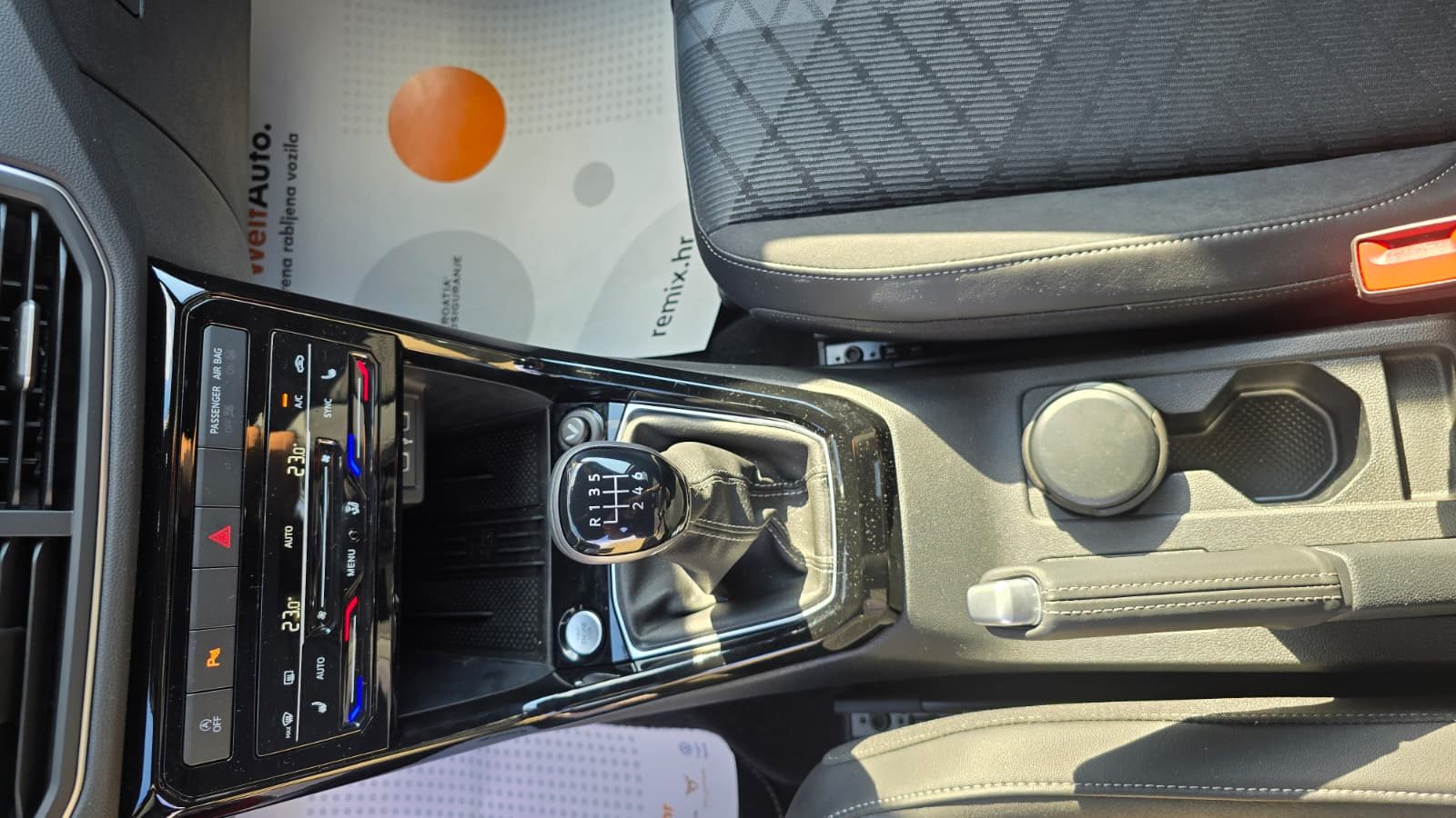 2026 Volkswagen T-Cross R-Line — fotografija 16