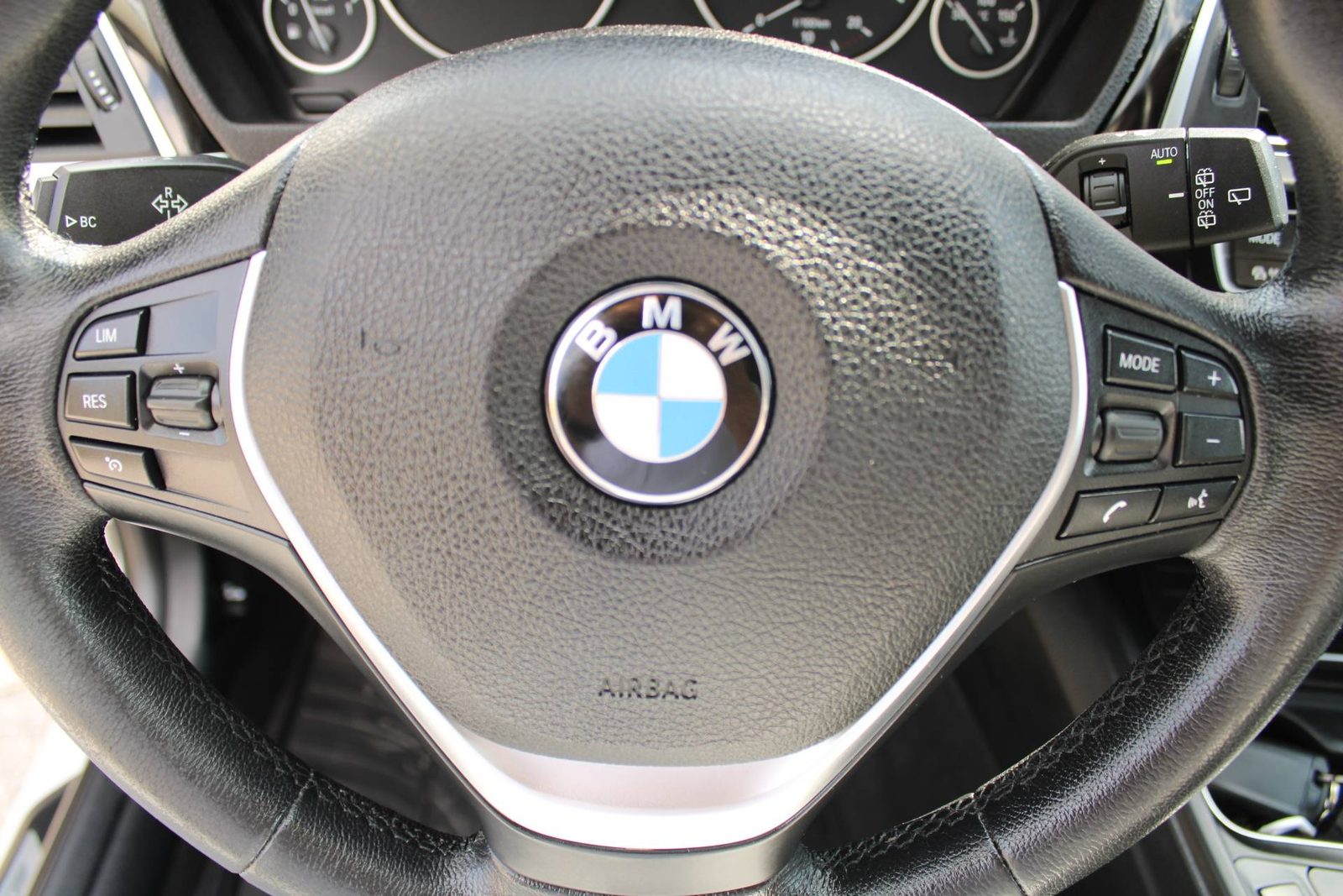 2017 BMW Serija 3 — fotografija 11