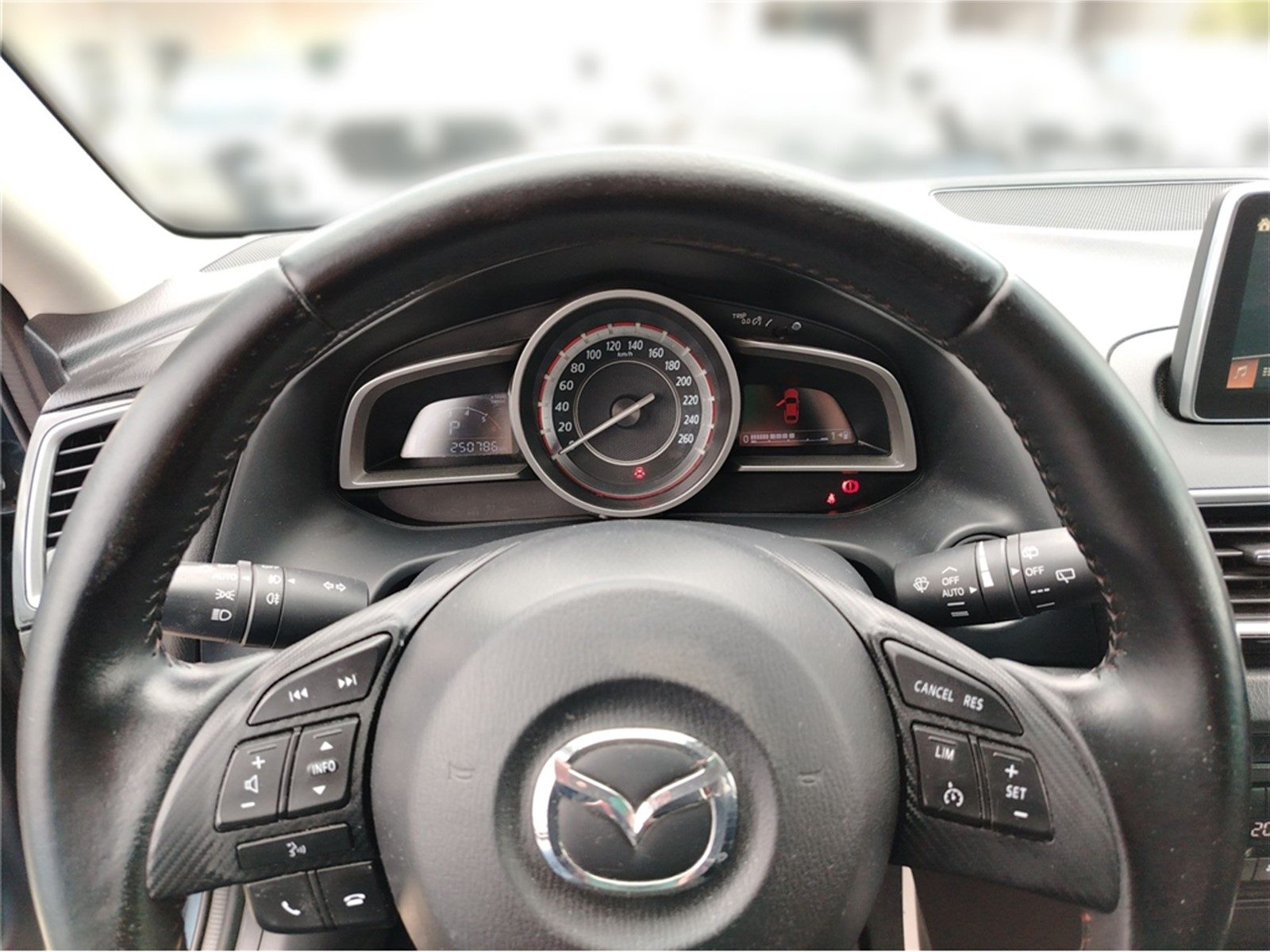 2015 Mazda MAZDA3 — fotografija 8
