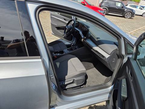 2025 Volkswagen Golf — sličica 12