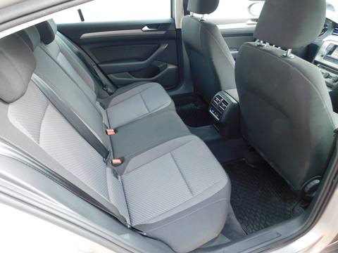 2017 Volkswagen Passat — sličica 13