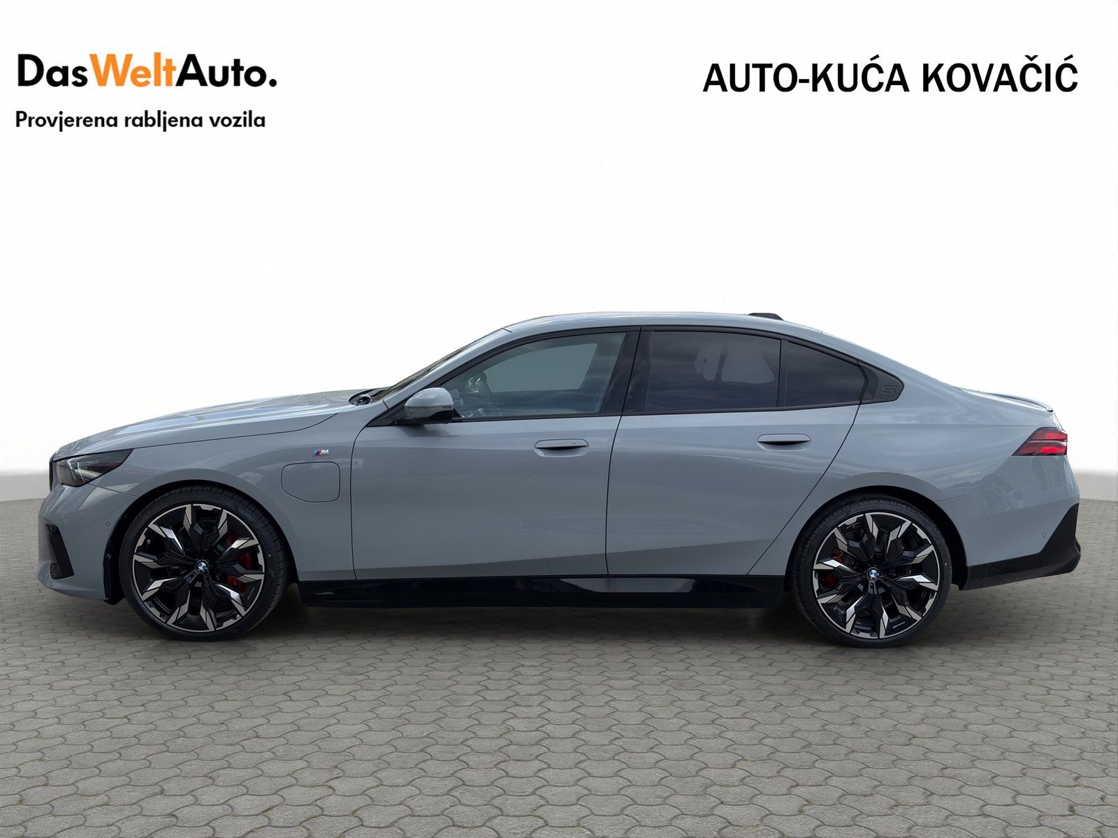 2025 BMW Serija 5 — fotografija 8