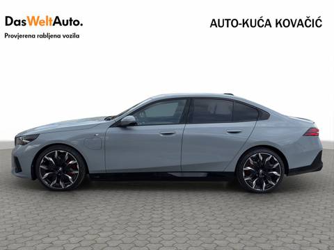 2025 BMW Serija 5 — sličica 8