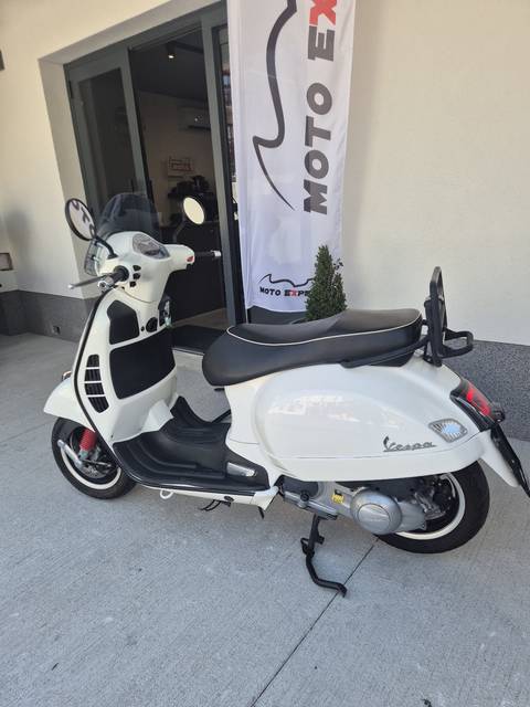 2011 Piaggio Vespa 300 — sličica 12