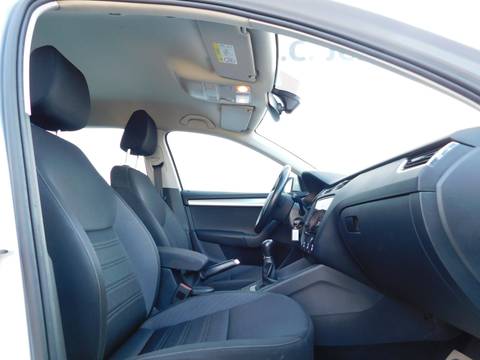 2020 Škoda Octavia Combi — sličica 9
