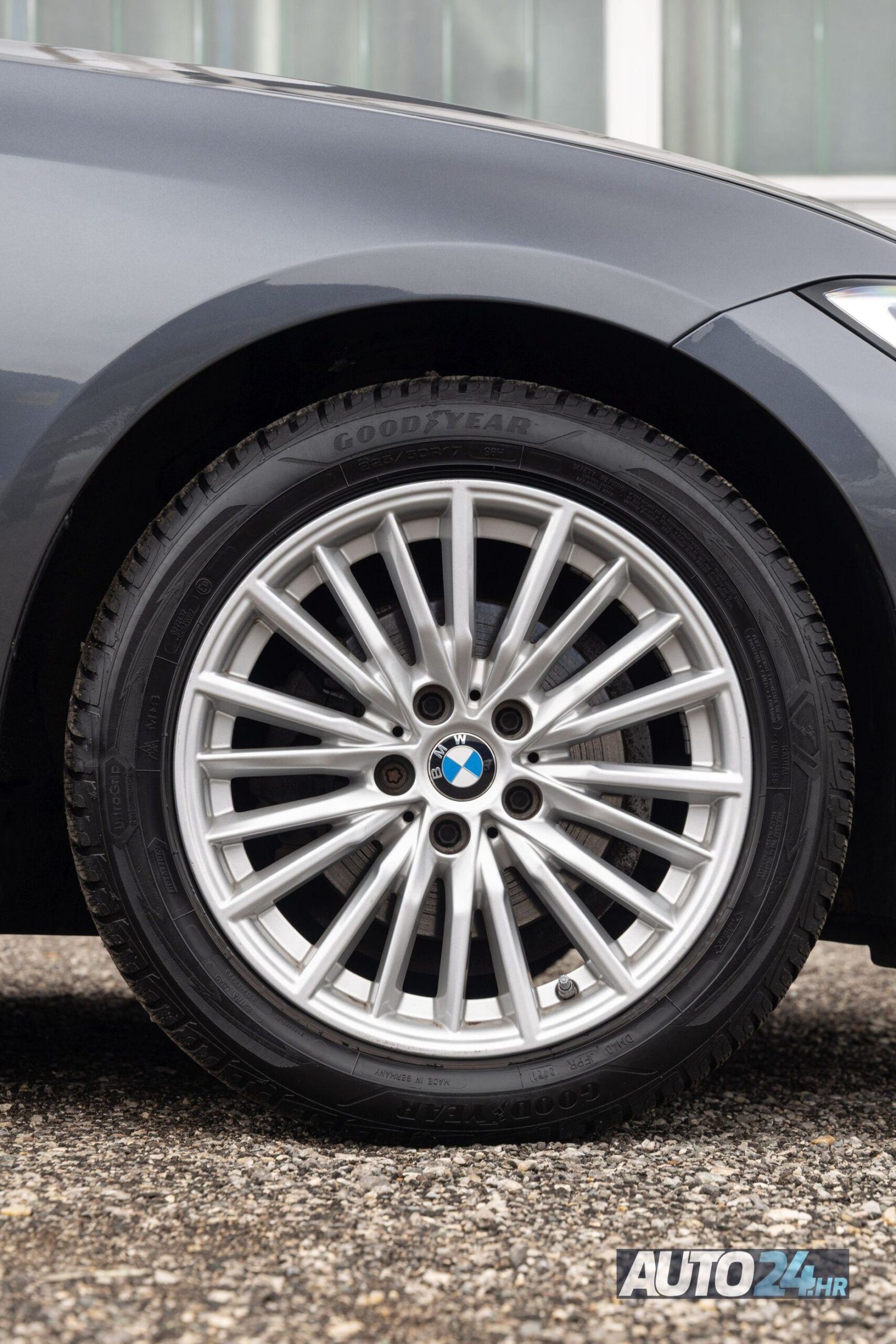 2021 BMW Serija 3 Sport Line — fotografija 9