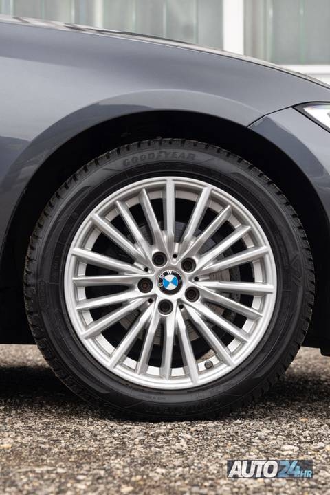 2021 BMW Serija 3 Sport Line — sličica 9