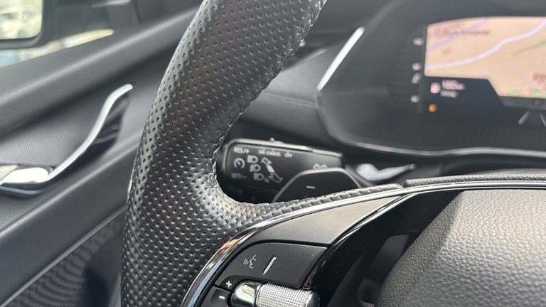 2022 Škoda Octavia — fotografija 17