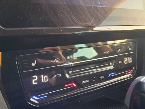 2022 Volkswagen Passat — sličica 22