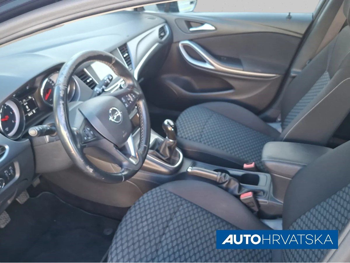 2019 Opel Astra — fotografija 11