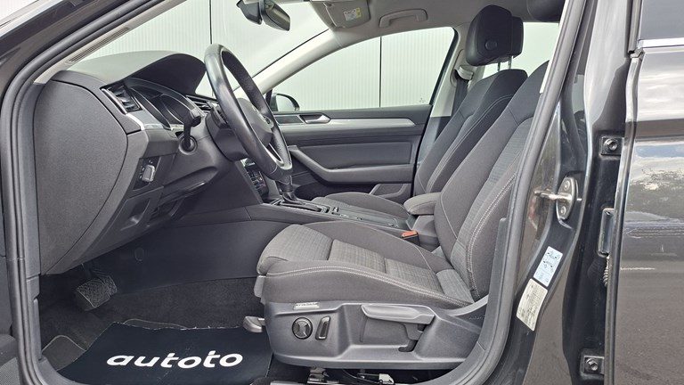 2021 Volkswagen Passat — fotografija 6