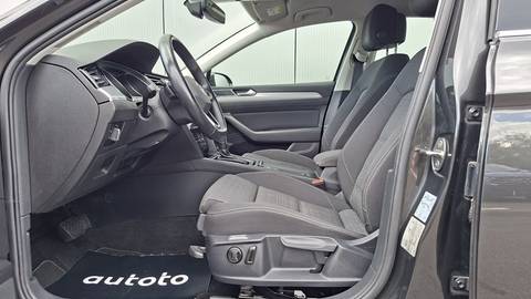 2021 Volkswagen Passat — sličica 6