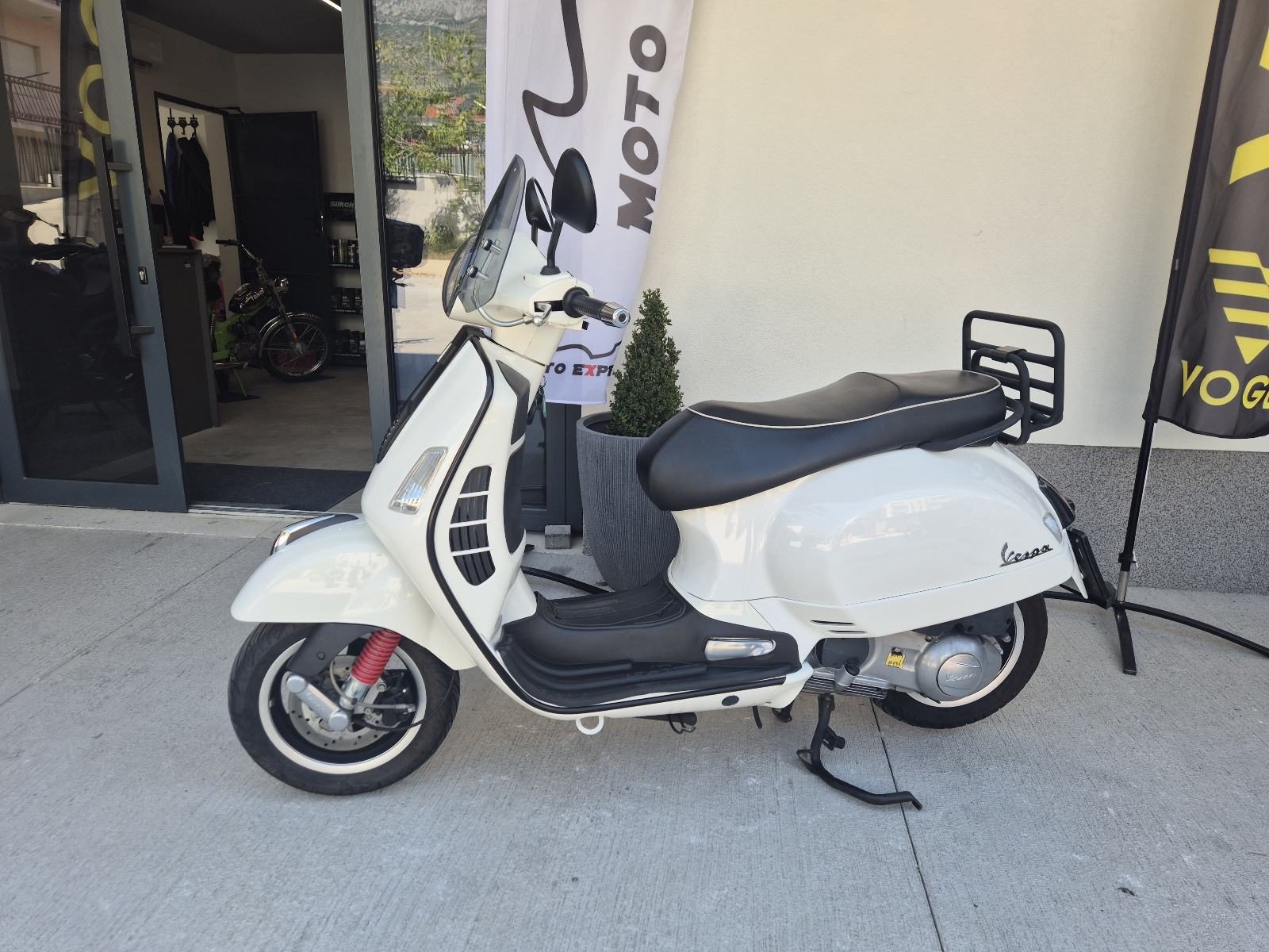 2011 Piaggio Vespa 300 — fotografija 18
