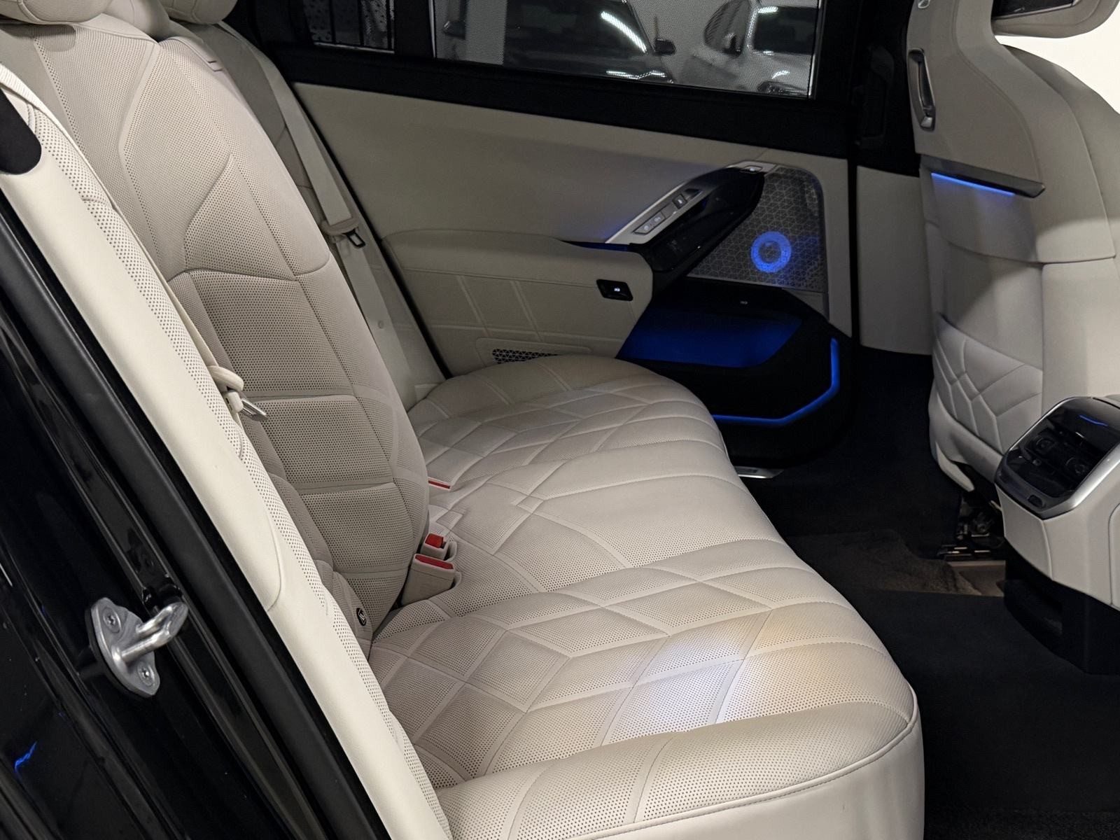 2024 BMW Serija 7 — fotografija 15