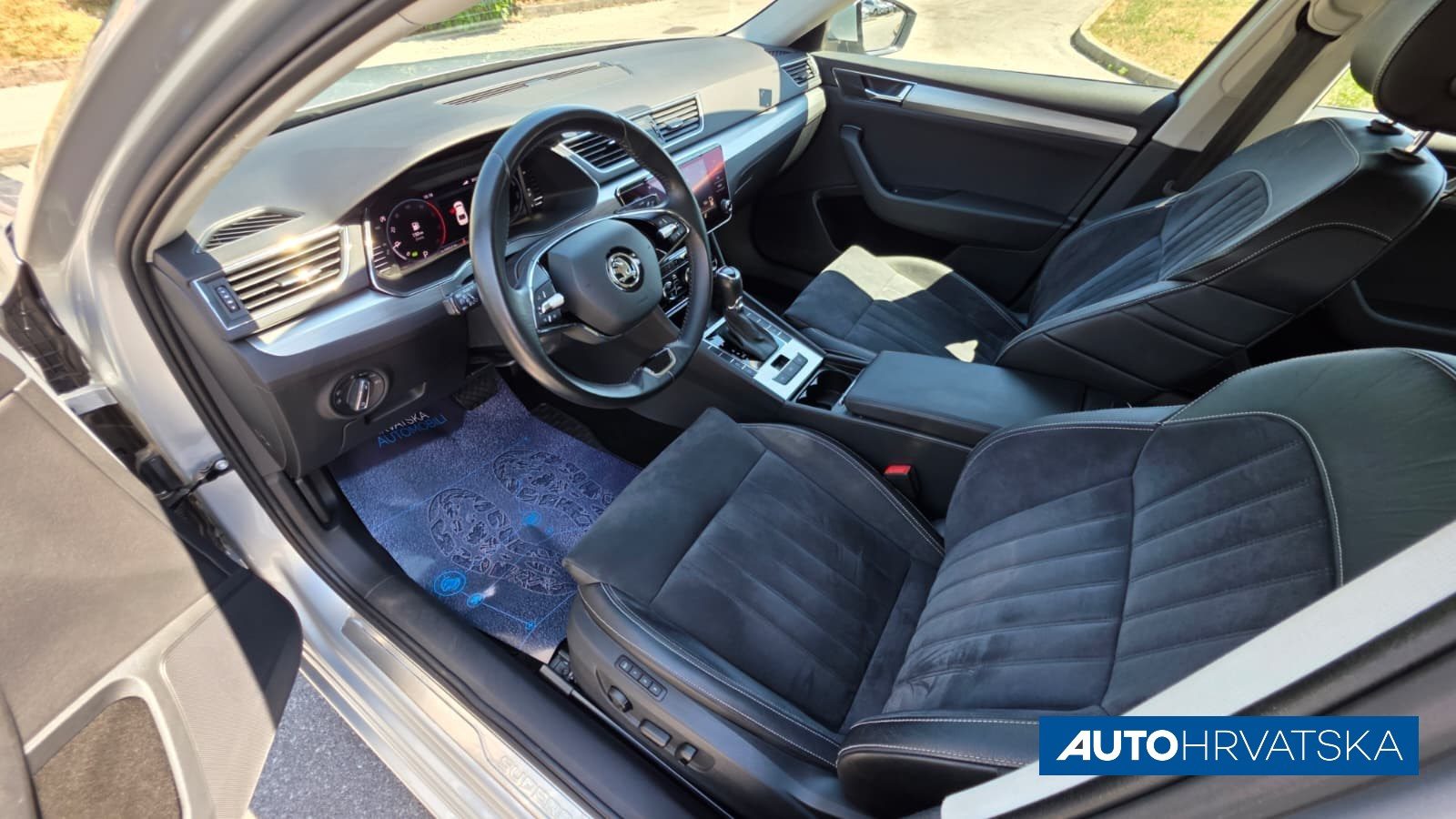 2021 Škoda Superb — fotografija 12