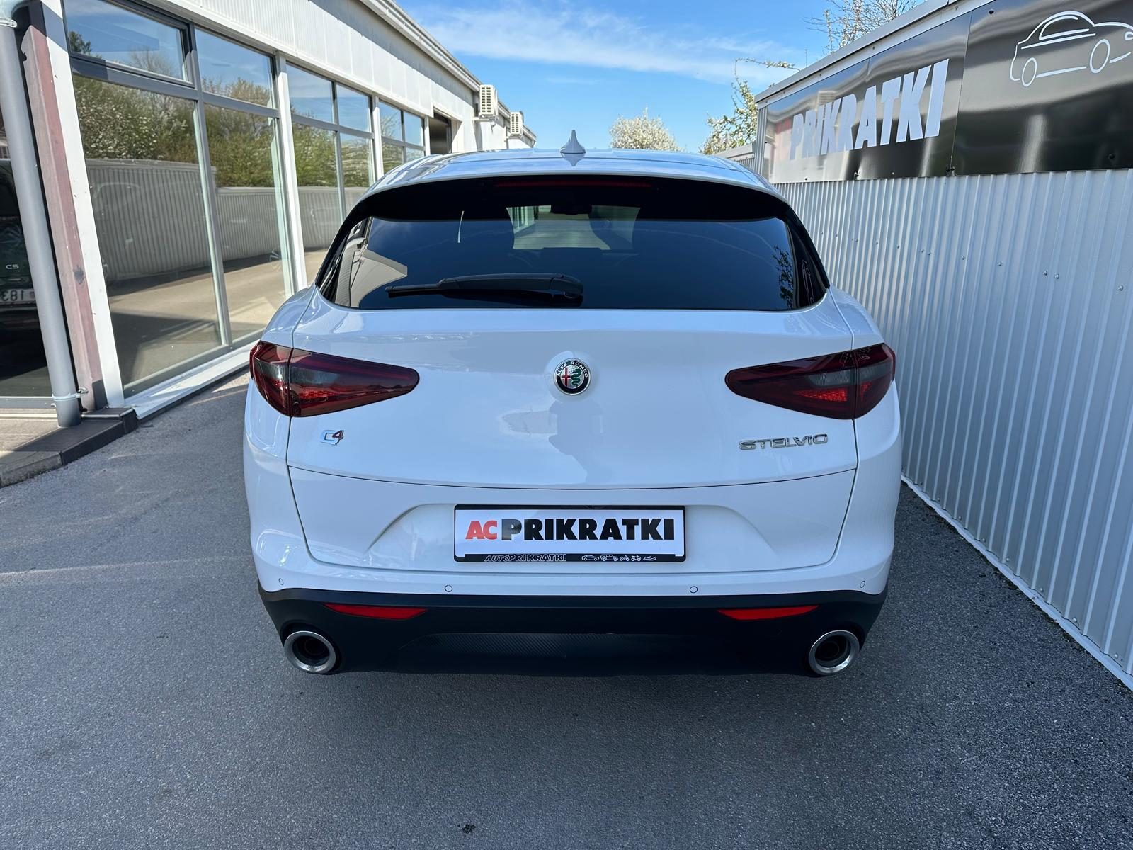 2018 Alfa Romeo Stelvio — fotografija 8