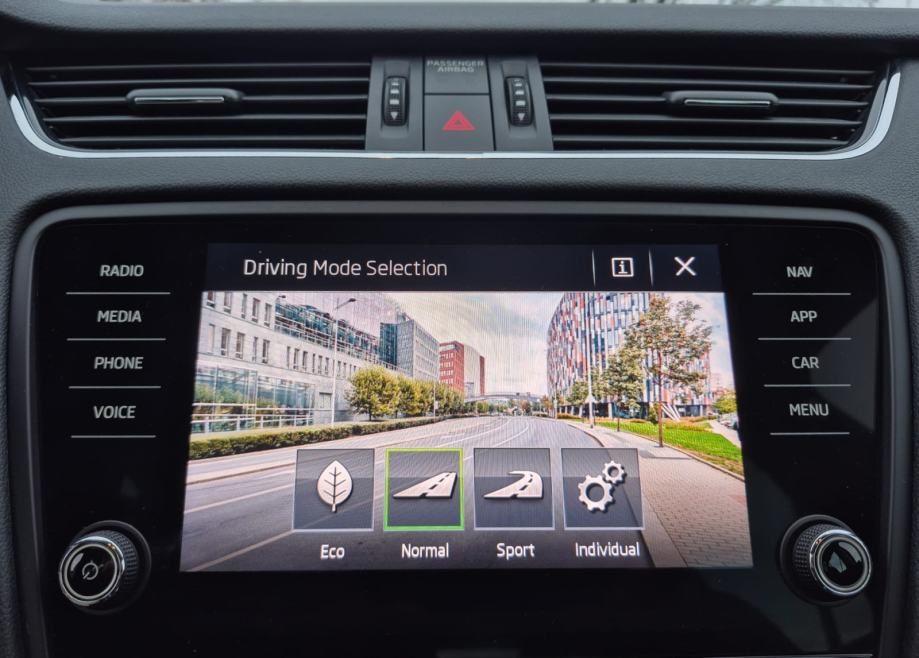 2020 Škoda Octavia Combi — fotografija 21