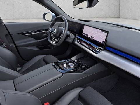 2025 BMW Serija 5 M Sport — sličica 17