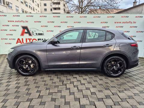 2017 Alfa Romeo Stelvio — sličica 4