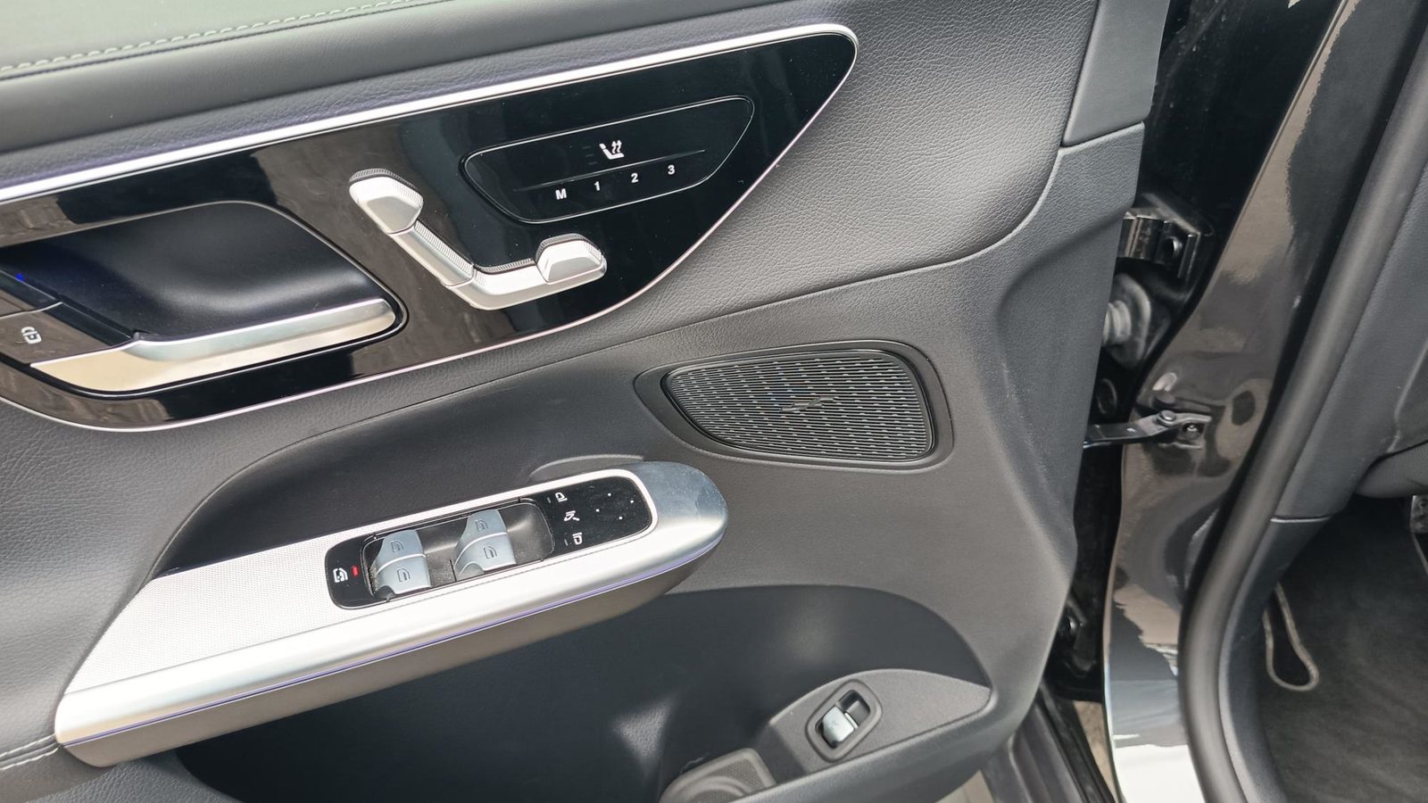 2025 Mercedes-Benz GLC — fotografija 15