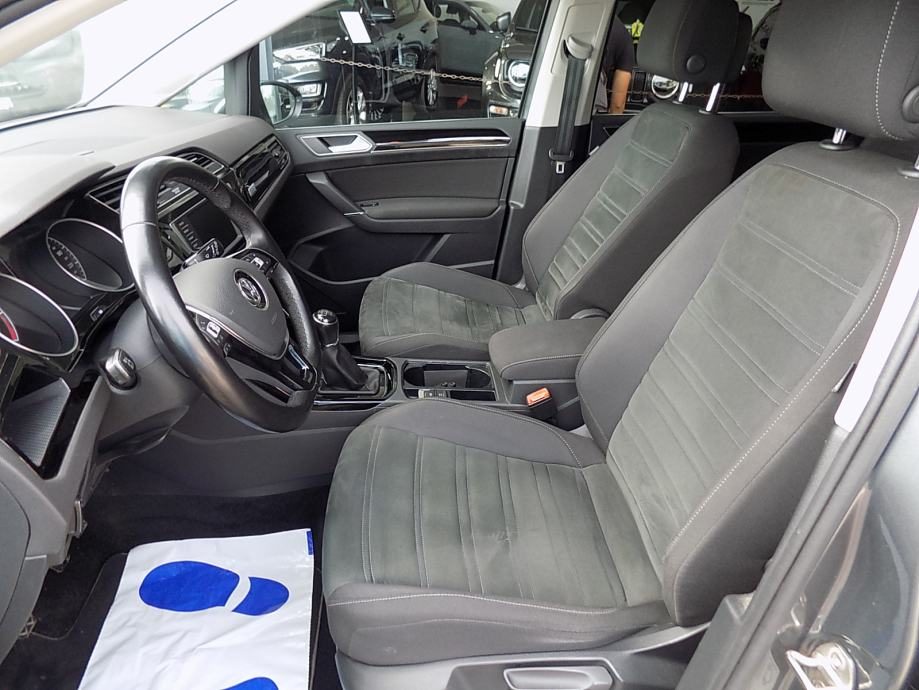 2016 Volkswagen Touran — fotografija 9
