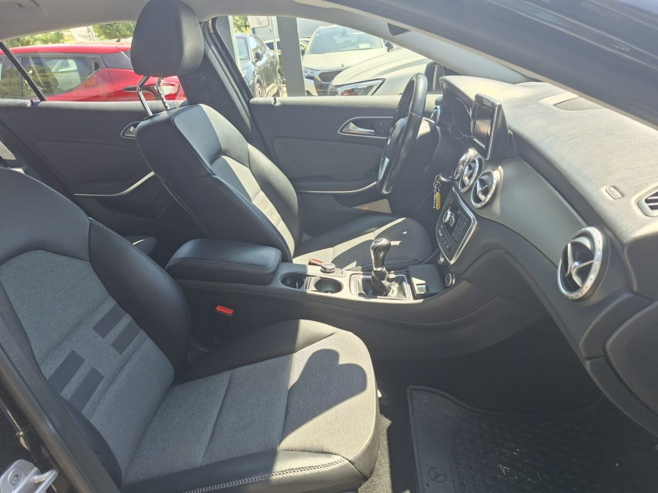 2015 Mercedes-Benz GLA — fotografija 14