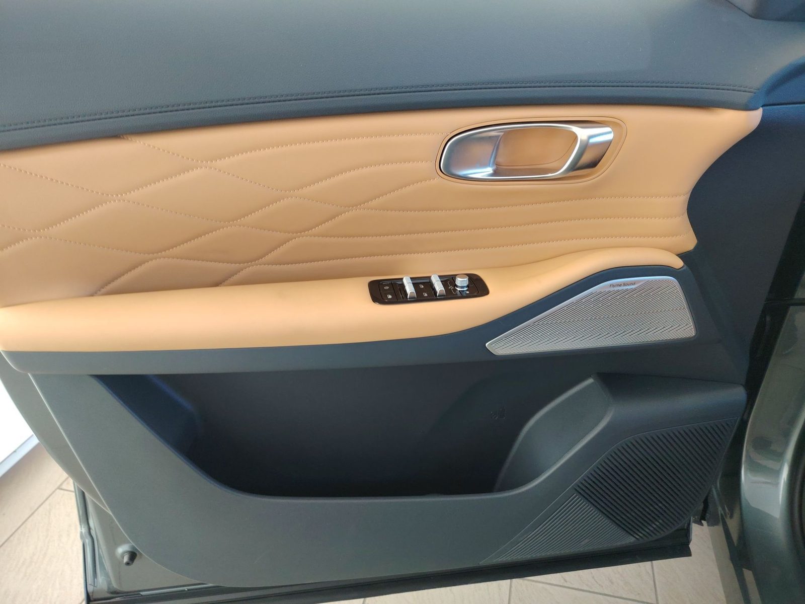 2026 Geely Starray EM-i — fotografija 10
