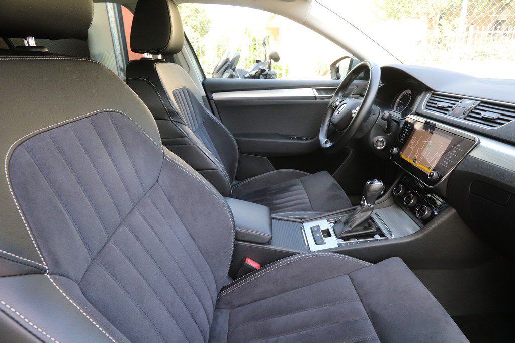 2021 Škoda Superb — fotografija 7